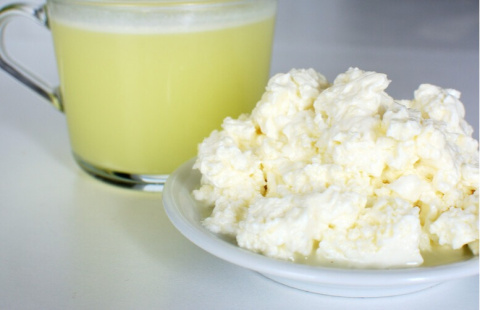 Bio-serwatka – bogata w proteiny i minerały, wspiera regenerację skóry, intensywnie nawilża i przywraca jej naturalną równowagę. Bio-serwatka – bogata w proteiny i minerały, wspiera regenerację skóry, intensywnie nawilża i przywraca jej naturalną równowagę.