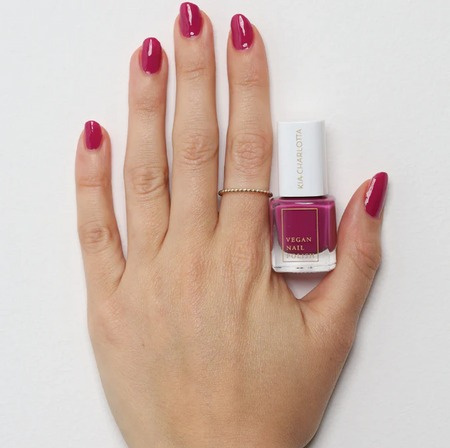 Wegański lakier PURPLE SUNSET w odcieniu wrzosu – elegancja i natura w jednym. Trwała formuła, bez szkodliwych składników. Wegański lakier PURPLE SUNSET w odcieniu wrzosu – elegancja i natura w jednym. Trwała formuła, bez szkodliwych składników.